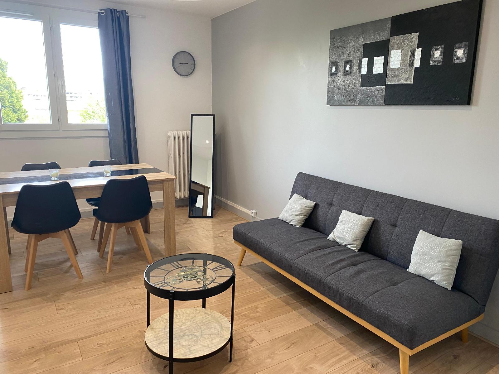 Appartement rénové en Location à St-etienne / 3 pièces 53m2